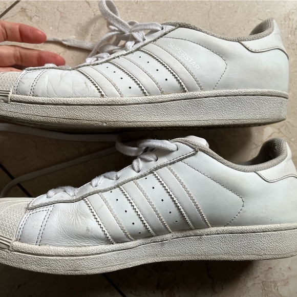 Adidas  Supestar men’s shoe size 9.5 white and white stripes - Picture 2 of 10